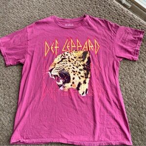 Def Leppard rock music graphic tee large pink